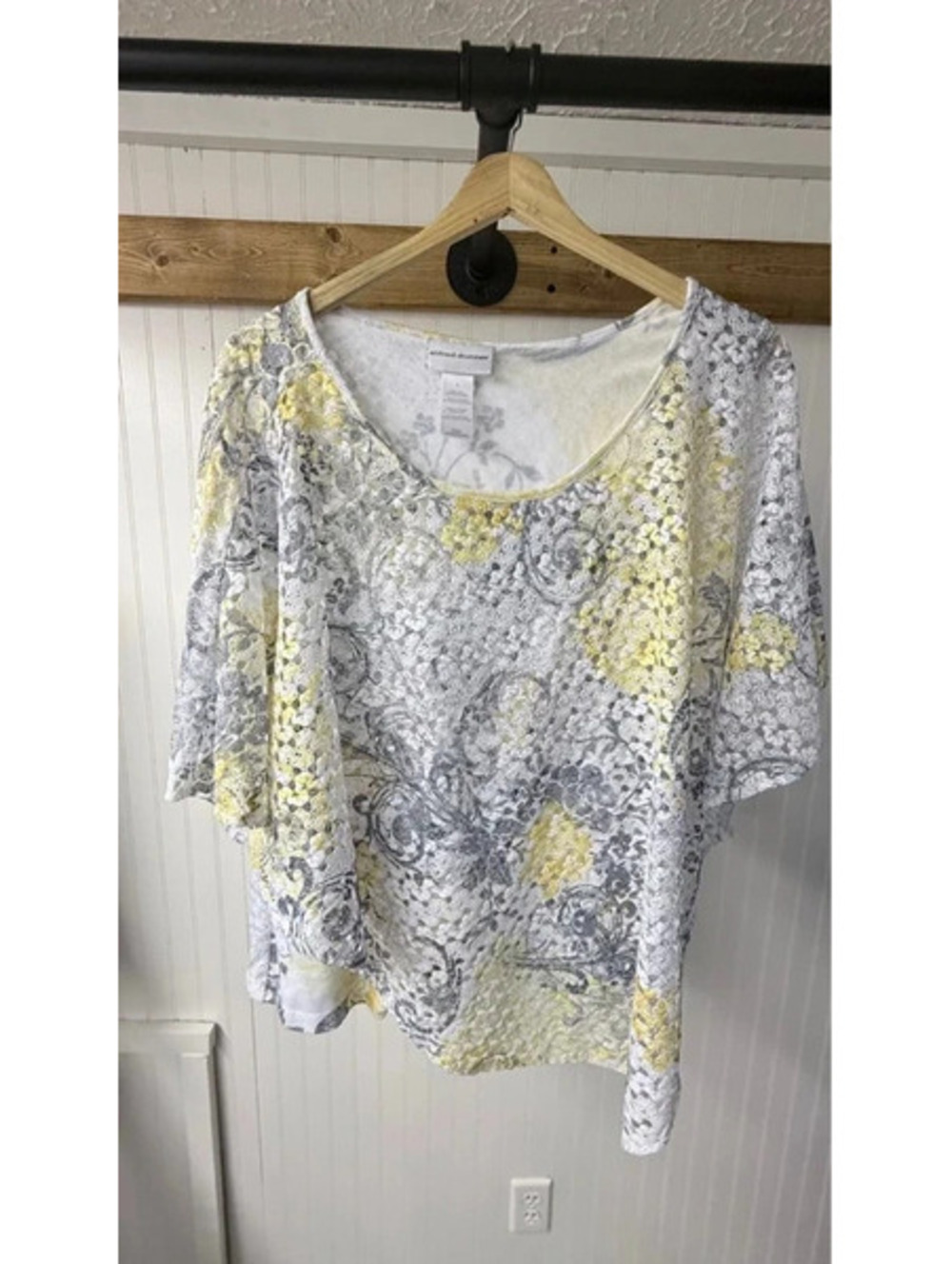 Alfred Dunner short sleeve top yellow gray floral lace overlay large